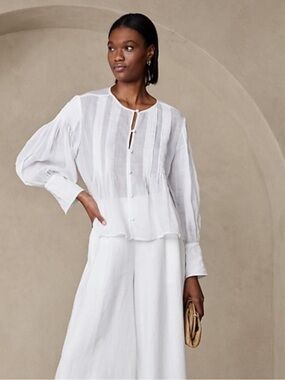 Banana Republic Sheer Ramie Cotton Pintuck
Blouse Button-Front Size Medium